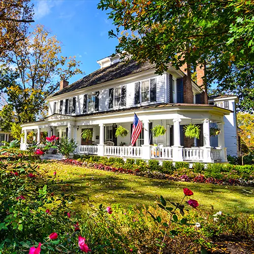 Colonel era wooden home with lush green lawn - Keep pests away form your home with Active Pest Control in GA